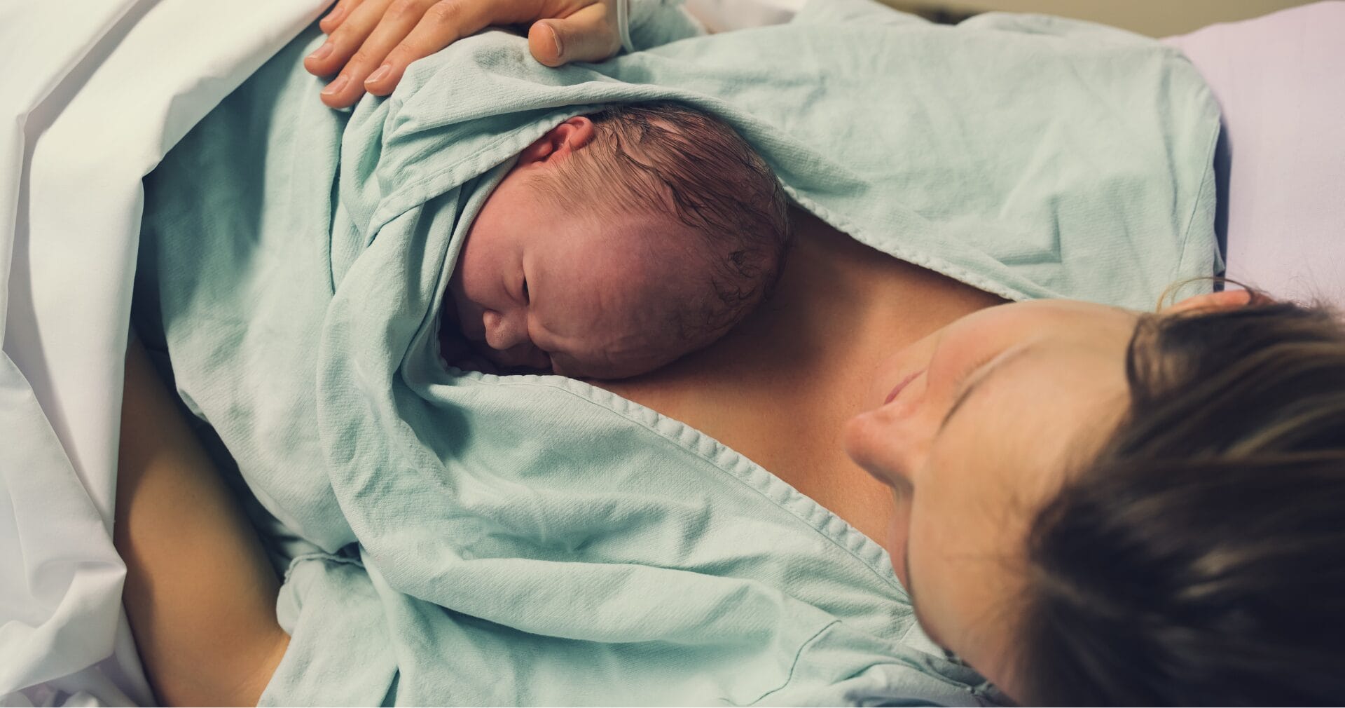Мікроби матері впливають на мозок дитини ще до народження — дослідження